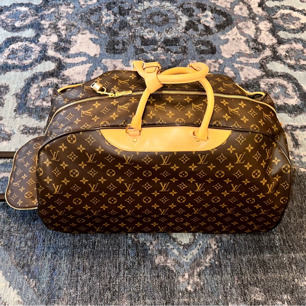 Authentic Louis Vuitton Monogram Eole 60 M23202 Rolling luggage.